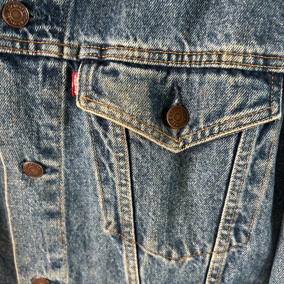 Men's Vintage Levi's Stone Wash Jean Jacket w/2 Side Pockets - Picture 4 of 6